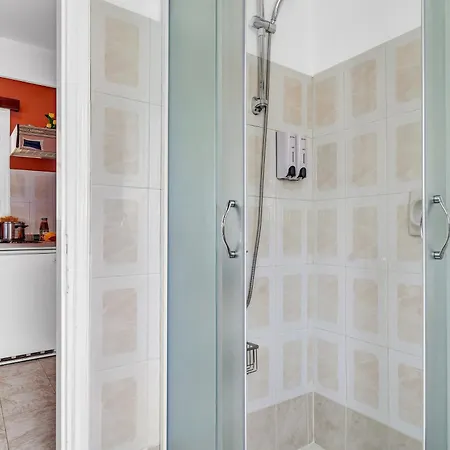 Apartman Veroni 8 *